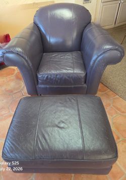 Leather Oversized Chair w/Ottoman