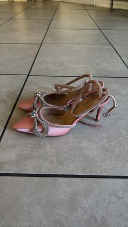 Women’s pink bow heels