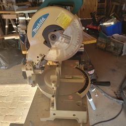 Makita 10-inch Compound Miter Saw 
