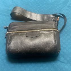 Louis Vuitton Outdoor Messenger 