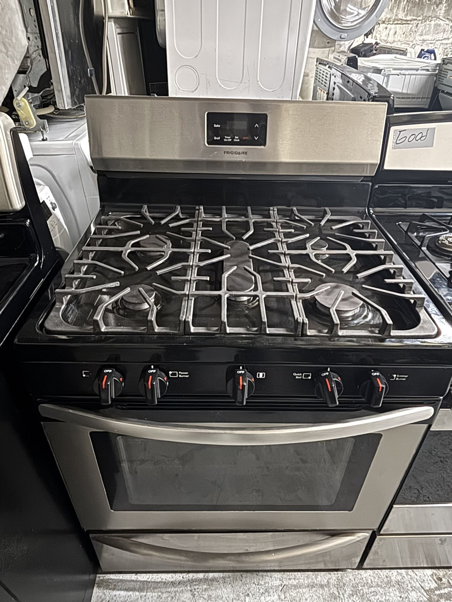 Stainless Steel 5 Burner Frigidaire Gas Stove In Excellent Condition!