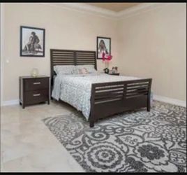 Queen bed frame+ night stand/ cama queen con mesita
