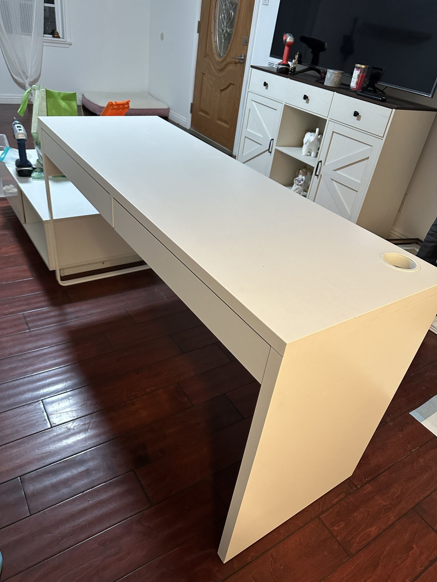 IKEA MICKE Desk