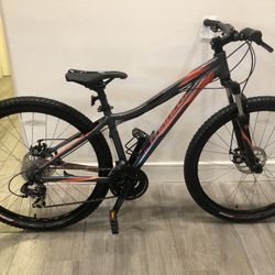 Woman’s Specialized Mountain Bike Small Disc Brake 27.5”Tires Trail Fun Tuned Ready/Ride
