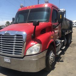 2011 Freightliner Cascadia - Dump Truck DD13