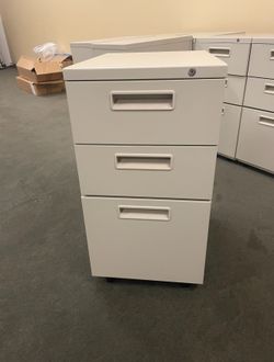 Herman Miller Freestanding Pedestal BBF with Top