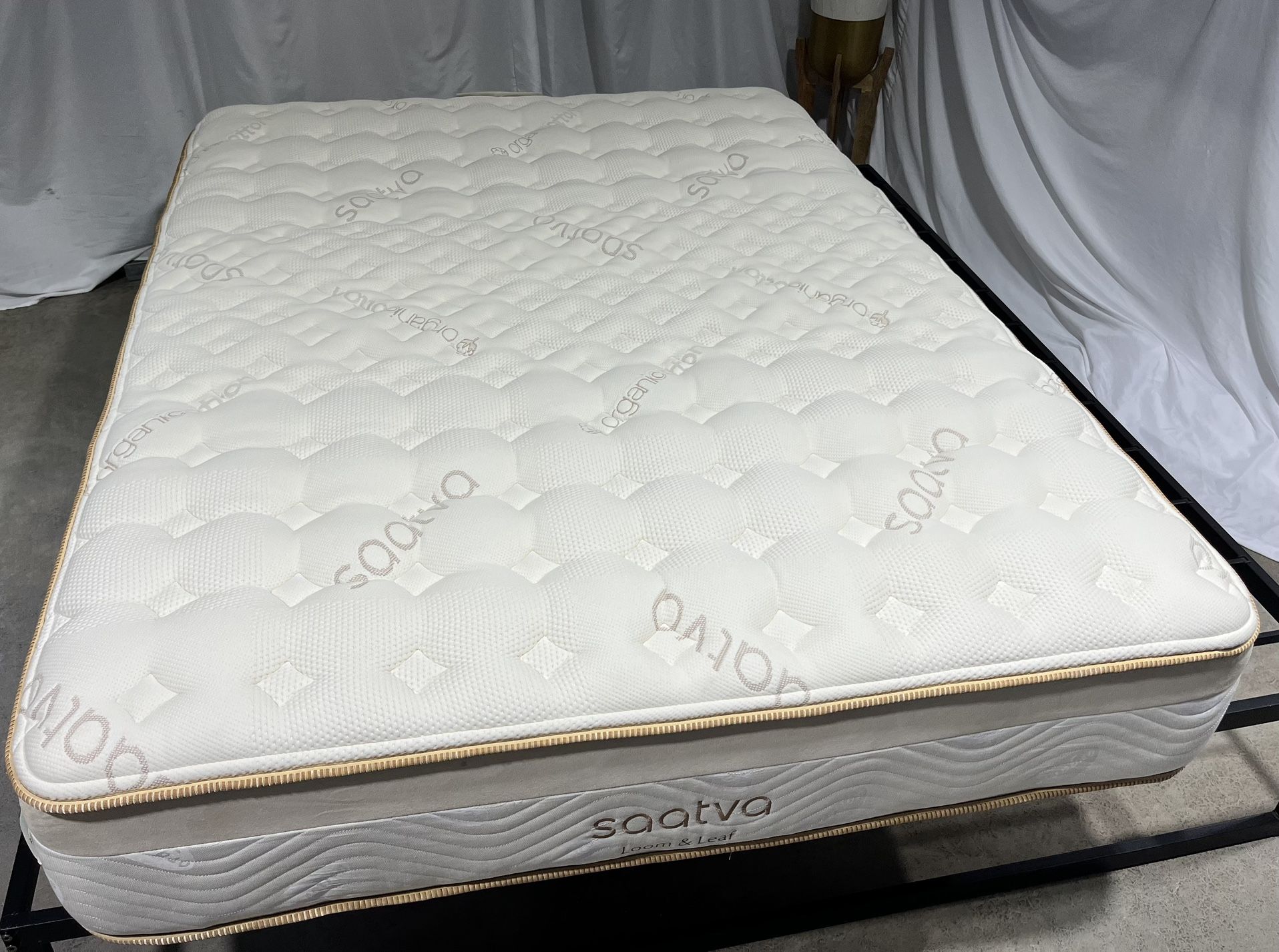 Saatva Loom And Leaf Mattress - QUEEN