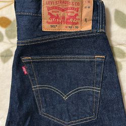 Men’s.  Levi.   501.  30x32