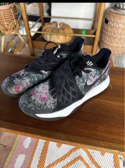 Nike Kyrie Floral Size 11