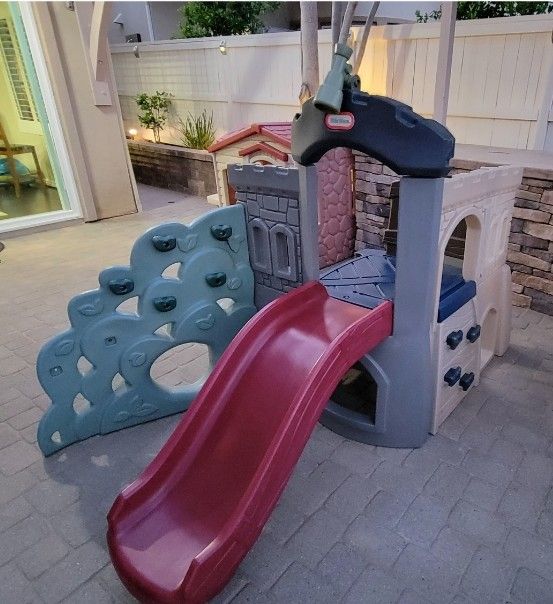 Little TIKES Rock Climber And Slide
