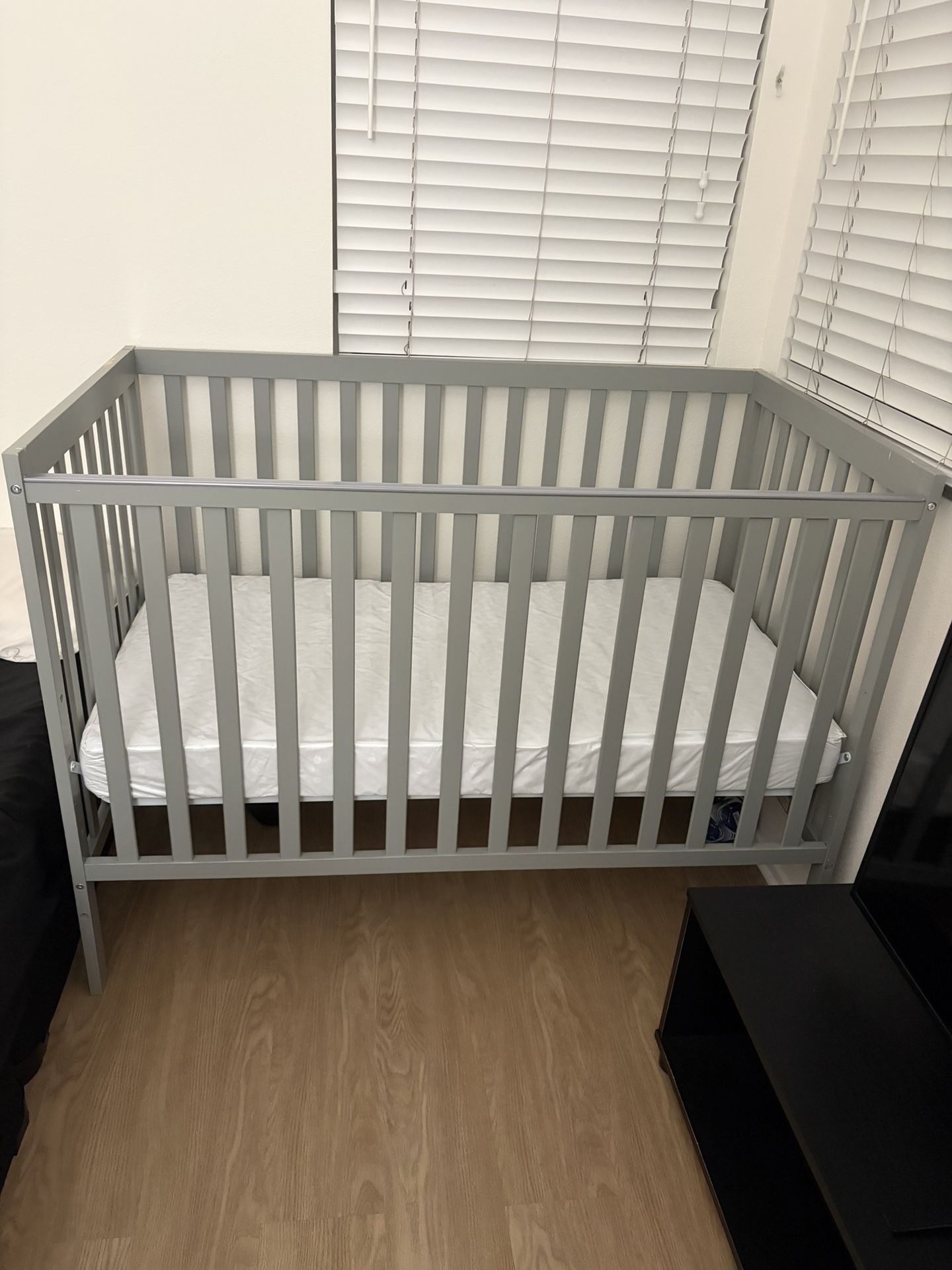 5-in-1 Convertible Full-Size Baby Crib