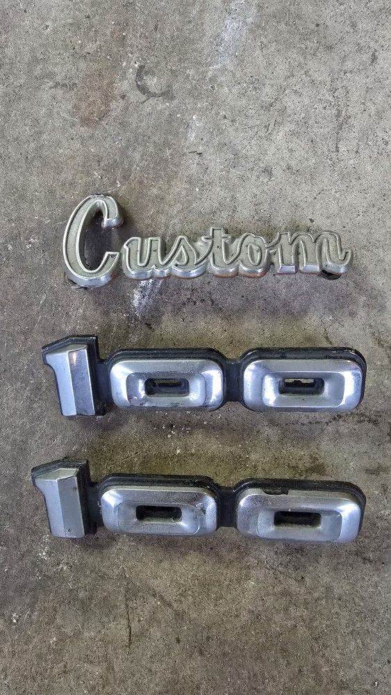 1972 Dodge Ram Emblems