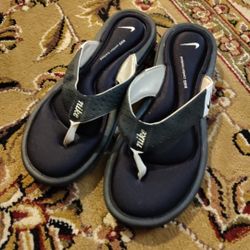 Nike Comfort Flip Flops Size 9