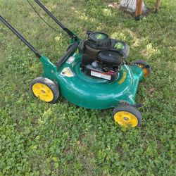 Lawn Mower Briggs & Stratton  Starts Fast Strong $120.  Good Machine San Antonio $120