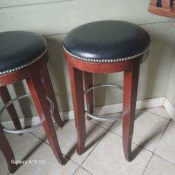 2 bar stools