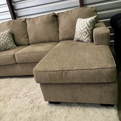 Ashley Furniture Sectional Sofa Couch (Delivery AVAILABLE)