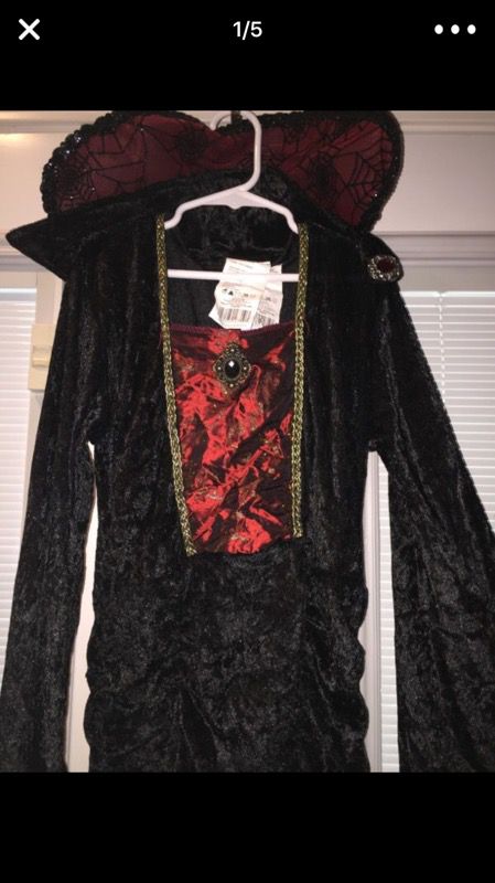 BRAND NEW WITH TAGS~ GIRLS VAMPIRE/ DRACULA COSTUME