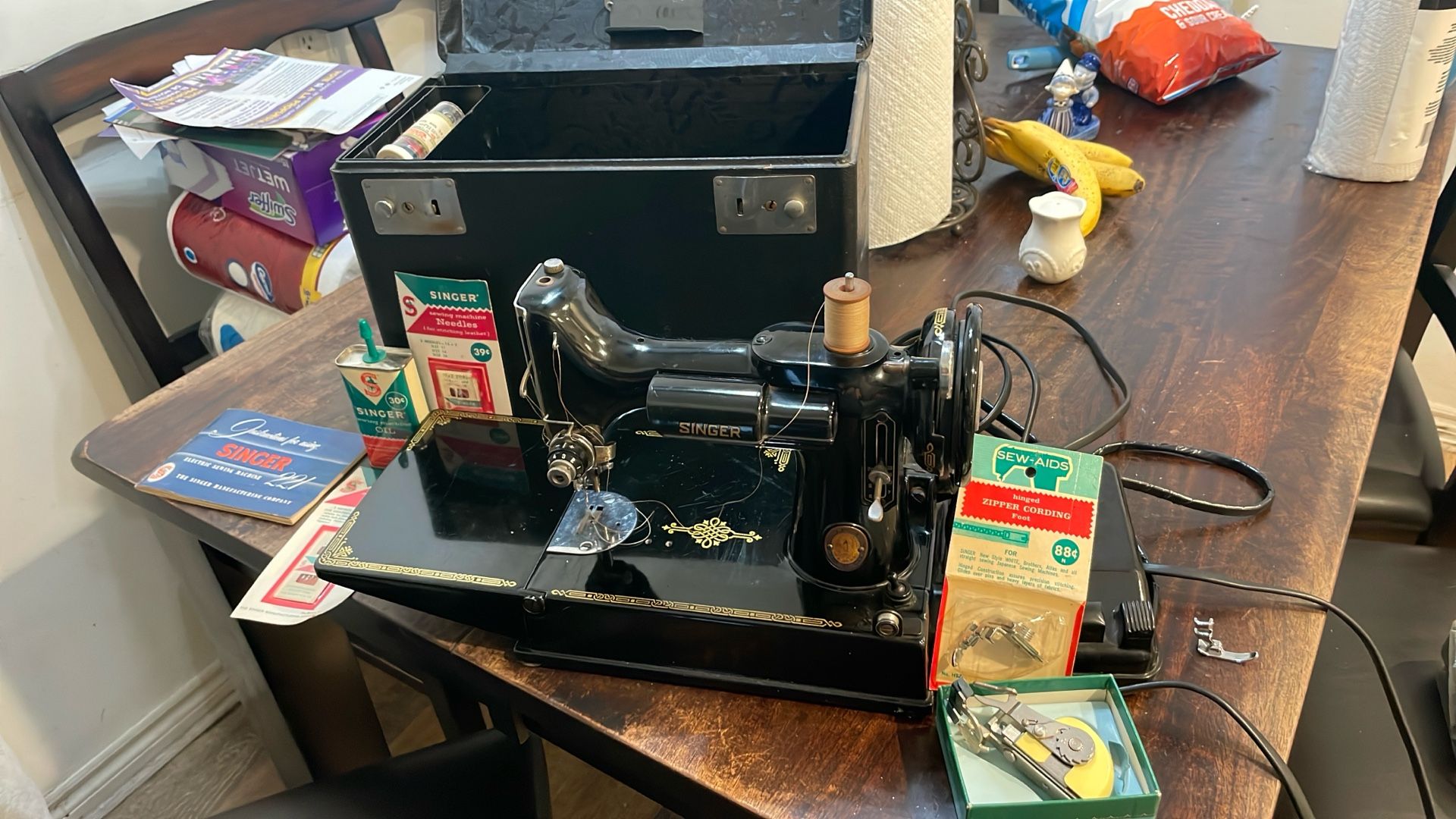 Singer 221 Portable Electric Sewing Machine Vintage 1955 Featherweight