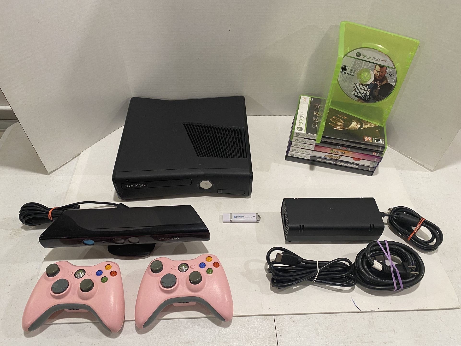 Xbox 360 Slim With 2 OEM Controllers Kinect And 7 Games