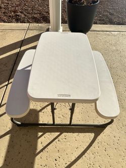Kids folding table
