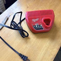 Milwaukee M-12 Charger