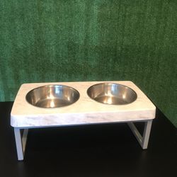 Elevated Dog Feeder