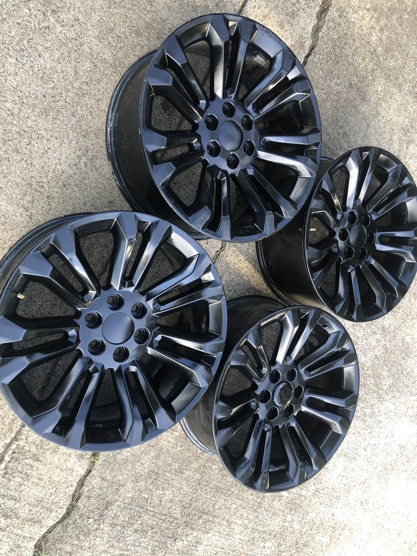 Rines 22s replicas para Silverado Tahoe Yuko Avalanche Sierra en buenas condiciones no más uno tiene un rasponsito leve nada grave
