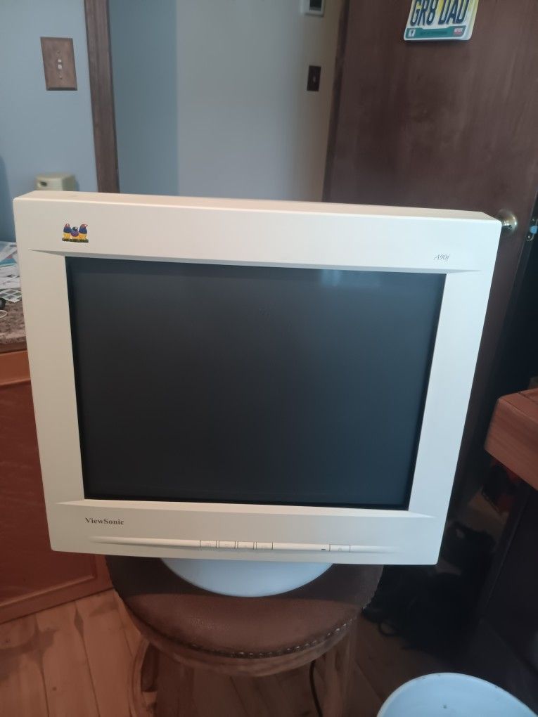 ViewSonic A90f CRT Monitor, 18" Diaginal Screen