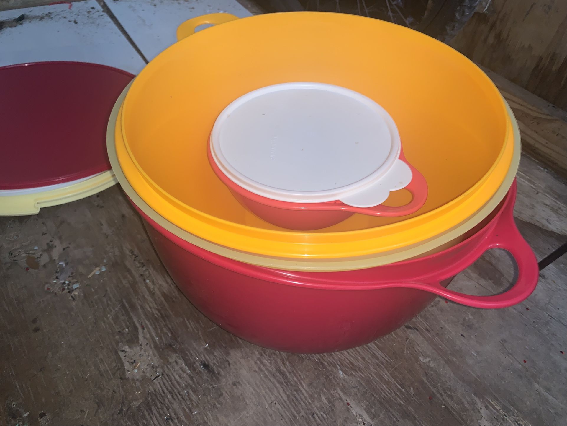 Tupperware set of 3 (Selling together/Vendo Todo Junto)