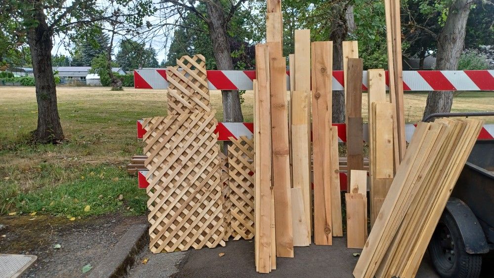Big Lot Of Miscellaneous Cedar Boards And Lattice $45 Takes It All