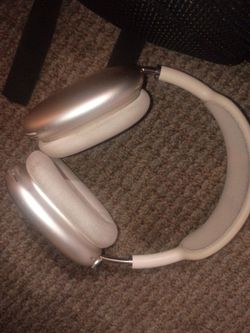 Apple airpods max 2 headphones 'Starlight' $549 only asking $199