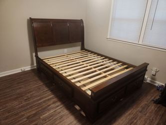 Queen sleigh bed