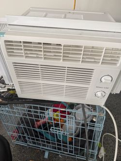 Window A/C Unit - works perfectly!
