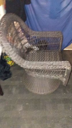 A fairly brand new 2pc set of whicker chairs