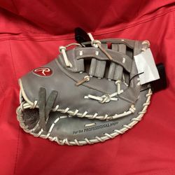 Used Rawlings R9 Series 12.5” Fastpitch Softball First Base Mitt