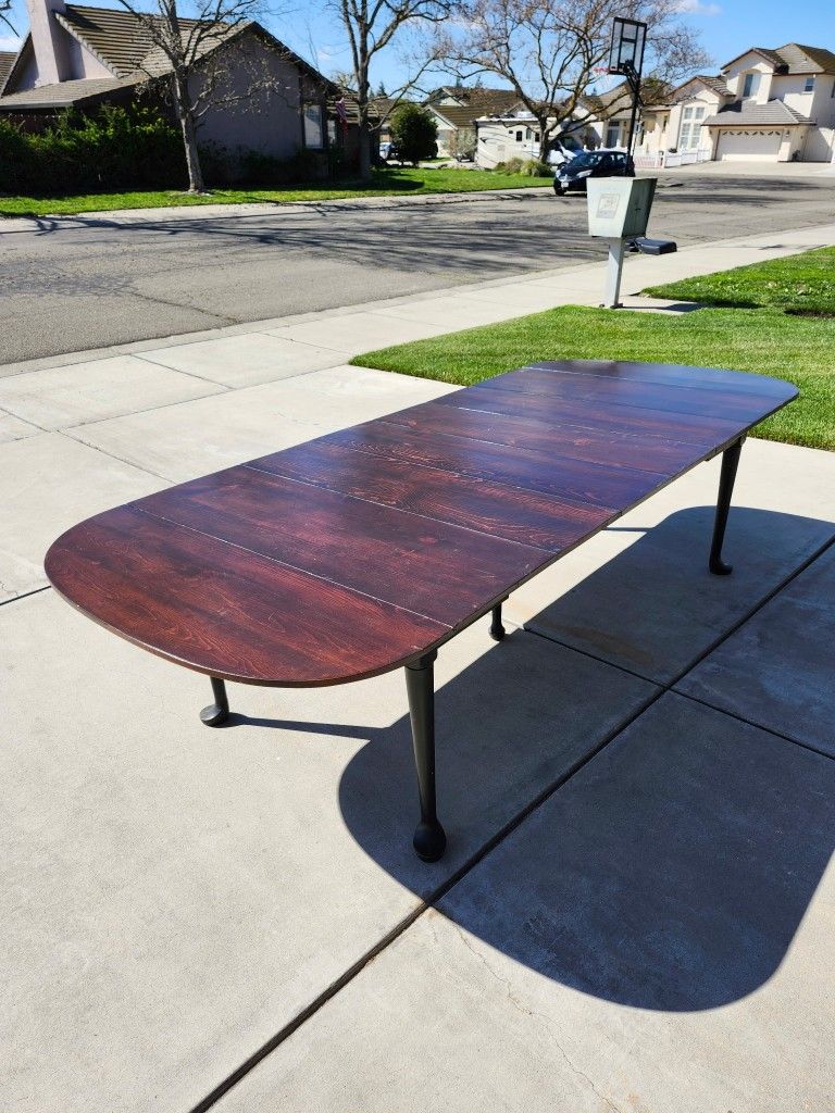 Table With leaves