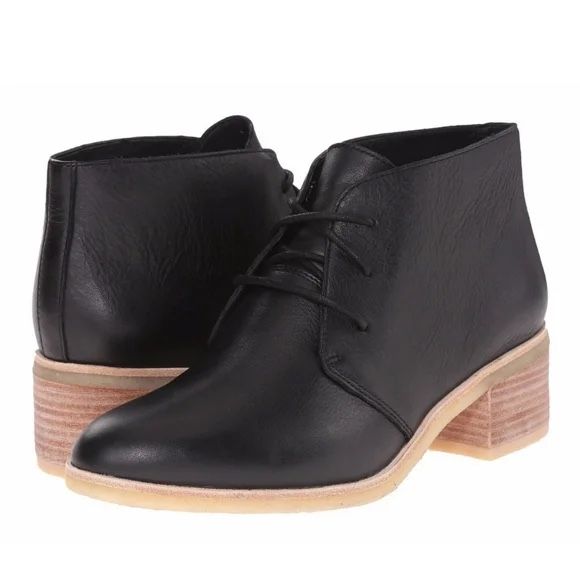 Clarks Carnaby Ankle Boot size 6.5