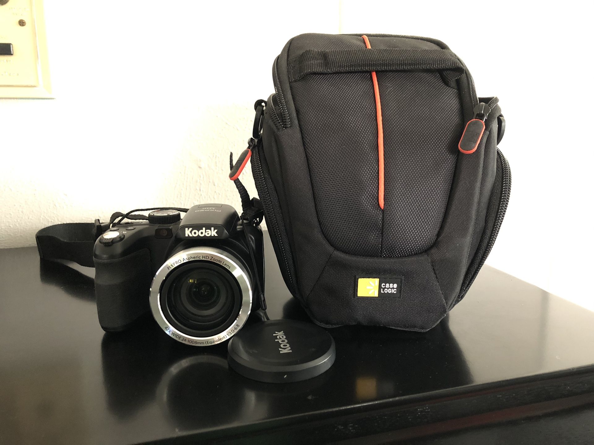 Kodak PIXPRO Digital Camera with case