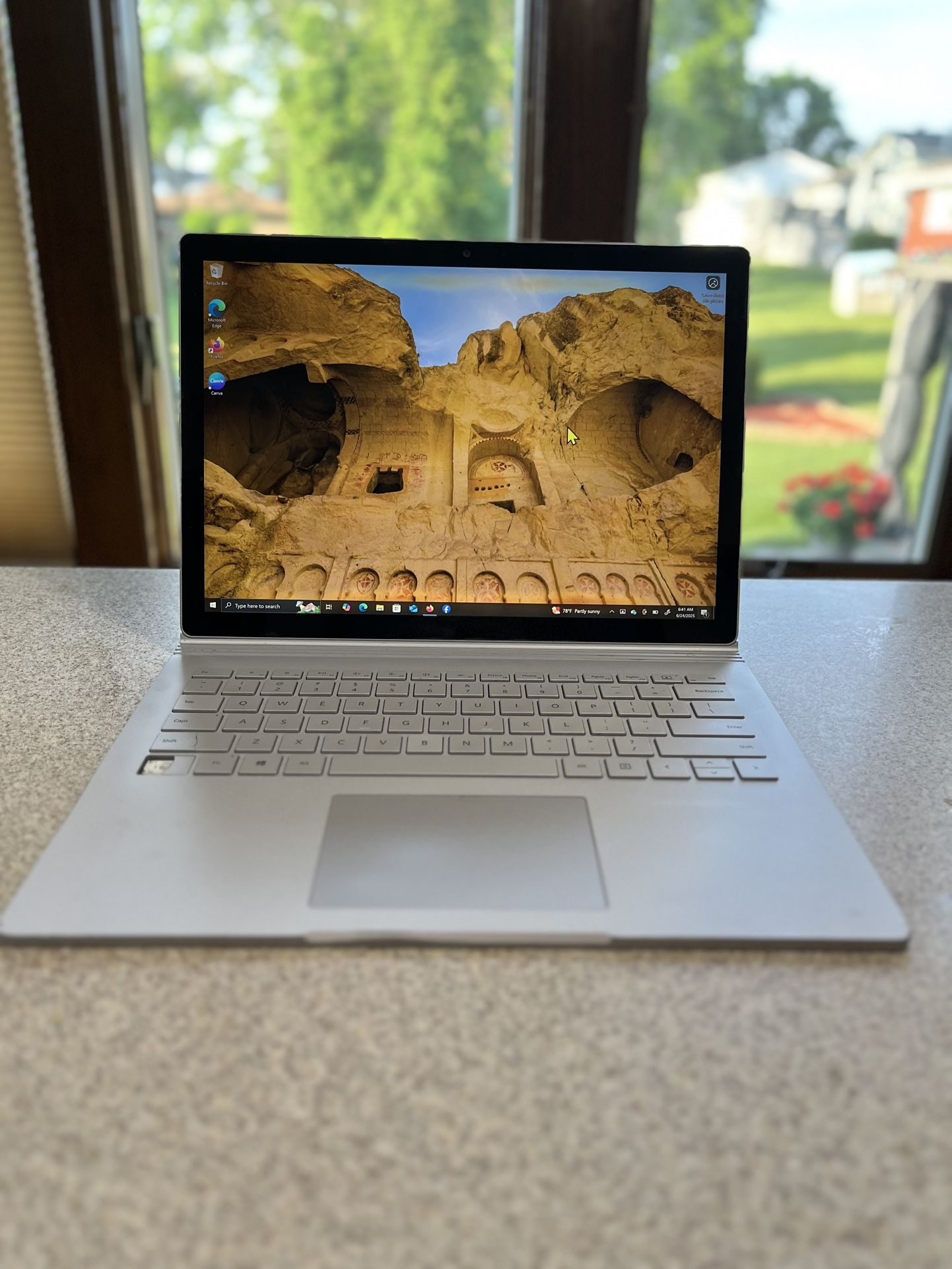 Microsoft Surface Book 2 Premium 2-in-1 Laptop/Tablet