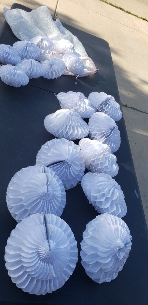 18 Tissue Paper  Pom Pom