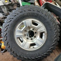(4) Yokohama Geolander M/T 285/75/17.  2010 Chevrolet 8 Lug Rims