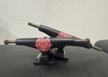 Skateboard Thunder Trucks