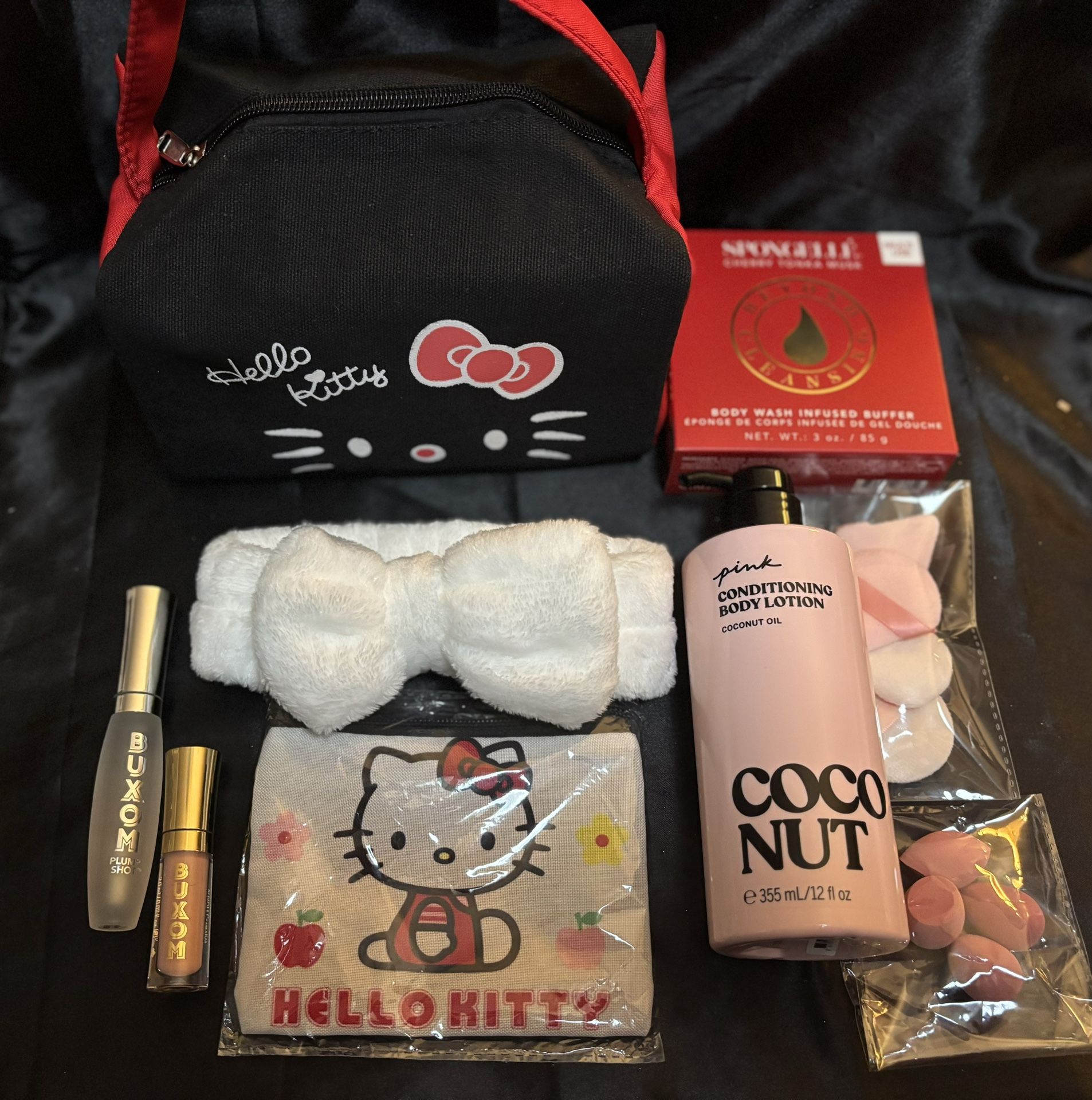 NOT FREE-Horror Hello Kitty 🎃🎃Beauty Bundle - Send Offer!