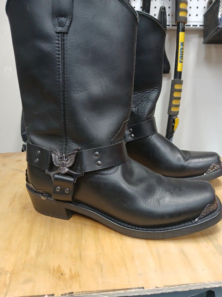 Motorcycle riding boots, Harley seat