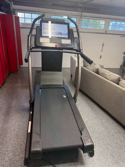 2021 NordicTrack X22i Like New 22in HD Screen 40% Incline - Madison, AL