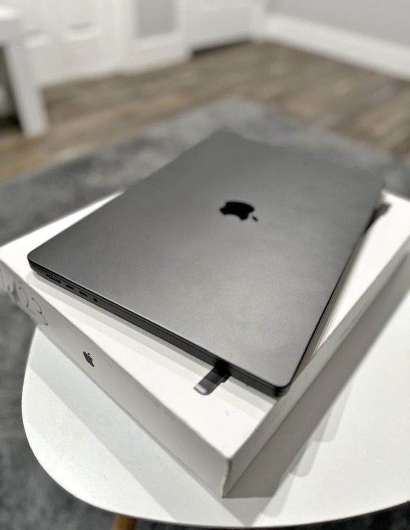 Apple MacBook Pro 16" (512GB SSD, M3 Pro, 36GB) Laptop - Space Black - MRW23LL/A