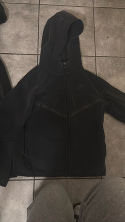 2 Nike techs