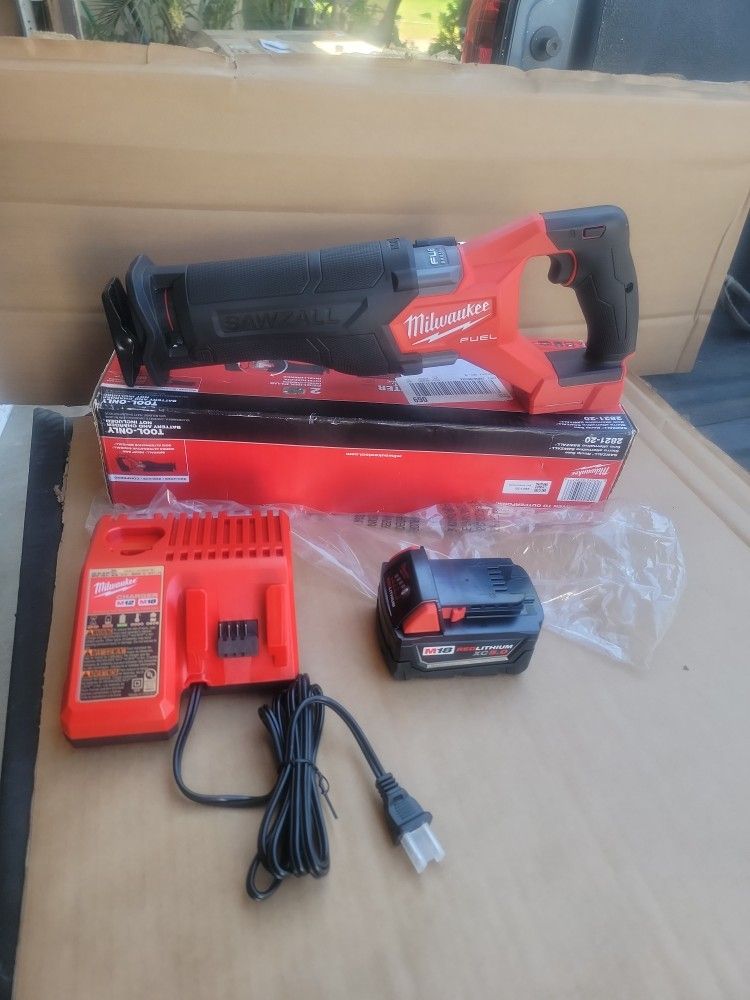 MILWAUKEE M18 FUEL 18V LITHIUM-ION BRUSHLESS CORDLESS SAWZALL RECIPROCATING SAW KIT WITH 5.0 AH BATTERY AND CHARGER INCLUDED 
