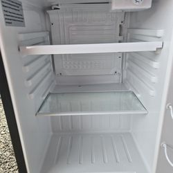 Magic Chef Mini Fridge 