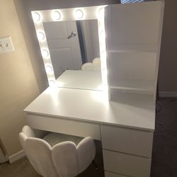 brand new vanity with chair 